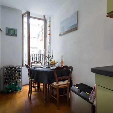 Alloggio in famiglia Bedroom Between Harbour & Old Town Nizza