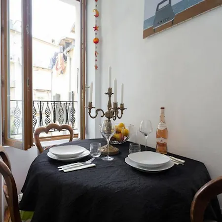 Bedroom Between Harbour & Old Town Nizza