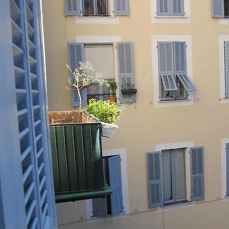 Bedroom Between Harbour & Old Town Alloggio in famiglia Nizza