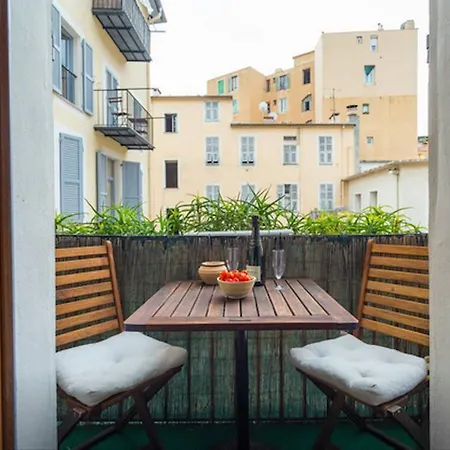 Alloggio in famiglia Bedroom Between Harbour & Old Town Nizza
