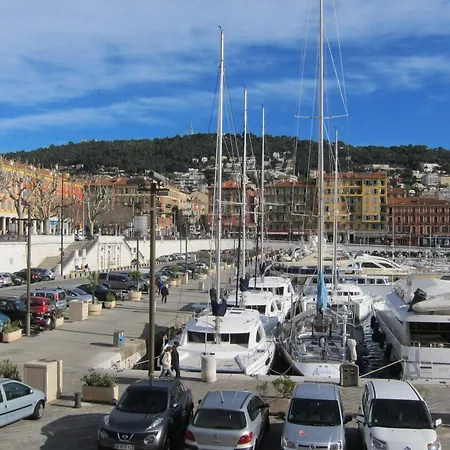 Alloggio in famiglia Bedroom Between Harbour & Old Town Nizza