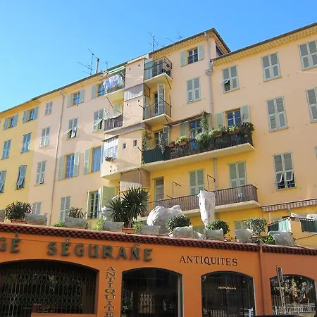 Bedroom Between Harbour & Old Town Nizza