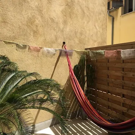 Bedroom Between Harbour & Old Town Nizza